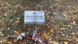 skleněná pamětní deska, pamětní deska ze skla, fotografie na skle, epitafní deska ze skla