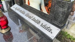 skleněný náhrobek, epitafní skleněná deska, skleněná deska na hrob, fotografie na hrob ze skla, skleněný pomník skleněný náhrobek, epitafní skleněná deska, skleněná deska na hrob, fotografie na hrob ze skla, skleněný pomník