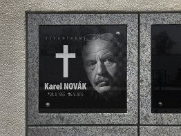 skleněná deska do kolumbária