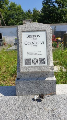 skleněný náhrobek, epitafní skleněná deska, skleněná deska na hrob, fotografie na hrob ze skla, skleněný pomník skleněný náhrobek, epitafní skleněná deska, skleněná deska na hrob, fotografie na hrob ze skla, skleněný pomník