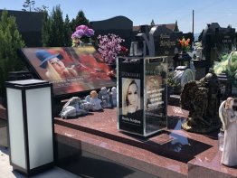 skleněný náhrobek, epitafní skleněná deska, skleněná deska na hrob, fotografie na hrob ze skla, skleněný pomník skleněný náhrobek, epitafní skleněná deska, skleněná deska na hrob, fotografie na hrob ze skla, skleněný pomník