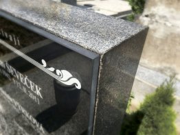 skleněný náhrobek, epitafní skleněná deska, skleněná deska na hrob, fotografie na hrob ze skla skleněný náhrobek, epitafní skleněná deska, skleněná deska na hrob, fotografie na hrob ze skla