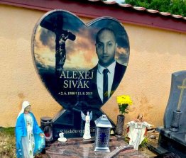 skleněný náhrobek, epitafní skleněná deska, skleněná deska na hrob, fotografie na hrob ze skla skleněný náhrobek, epitafní skleněná deska, skleněná deska na hrob, fotografie na hrob ze skla