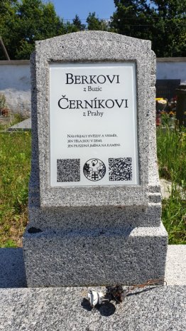 skleněný náhrobek, epitafní skleněná deska, skleněná deska na hrob, fotografie na hrob ze skla skleněný náhrobek, epitafní skleněná deska, skleněná deska na hrob, fotografie na hrob ze skla