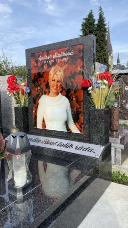 skleněný náhrobek, epitafní skleněná deska, skleněná deska na hrob, fotografie na hrob ze skla, skleněný pomník skleněný náhrobek, epitafní skleněná deska, skleněná deska na hrob, fotografie na hrob ze skla, skleněný pomník
