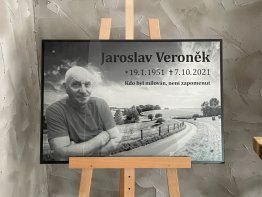 skleněný náhrobek, epitafní skleněná deska, skleněná deska na hrob, fotografie na hrob ze skla skleněný náhrobek, epitafní skleněná deska, skleněná deska na hrob, fotografie na hrob ze skla