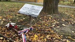 skleněná pamětní deska, pamětní deska ze skla, fotografie na skle, epitafní deska ze skla