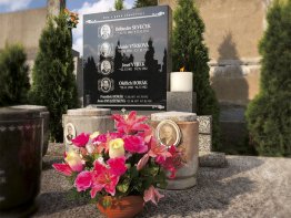 skleněný náhrobek, epitafní skleněná deska, skleněná deska na hrob, fotografie na hrob ze skla, skleněný pomník skleněný náhrobek, epitafní skleněná deska, skleněná deska na hrob, fotografie na hrob ze skla, skleněný pomník