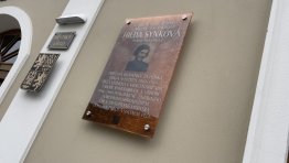 skleněná pamětní deska, pamětní deska ze skla, fotografie na skle, epitafní deska ze skla