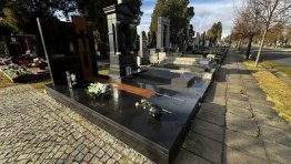 skleněný náhrobek, epitafní skleněná deska, skleněná deska na hrob, fotografie na hrob ze skla, skleněný pomník skleněný náhrobek, epitafní skleněná deska, skleněná deska na hrob, fotografie na hrob ze skla, skleněný pomník