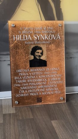skleněná pamětní deska, pamětní deska ze skla, fotografie na skle, epitafní deska ze skla
