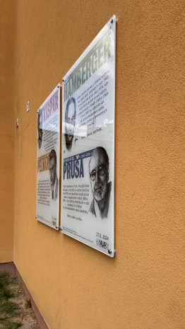 skleněná pamětní deska, pamětní deska ze skla, fotografie na skle, epitafní deska ze skla