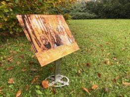 skleněný náhrobek, epitafní skleněná deska, skleněná deska na hrob, fotografie na hrob ze skla, skleněný pomník na rozsypovou louku skleněný náhrobek, epitafní skleněná deska, skleněná deska na hrob, fotografie na hrob ze skla, skleněný pomník na rozsypovou louku