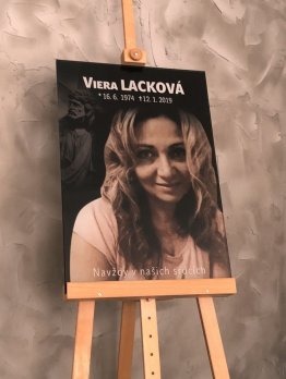 skleněný náhrobek, epitafní skleněná deska, skleněná deska na hrob, fotografie na hrob ze skla, skleněný pomník skleněný náhrobek, epitafní skleněná deska, skleněná deska na hrob, fotografie na hrob ze skla, skleněný pomník