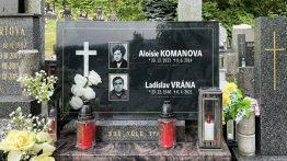 skleněný náhrobek, epitafní skleněná deska, skleněná deska na hrob, fotografie na hrob ze skla, skleněný pomník skleněný náhrobek, epitafní skleněná deska, skleněná deska na hrob, fotografie na hrob ze skla, skleněný pomník